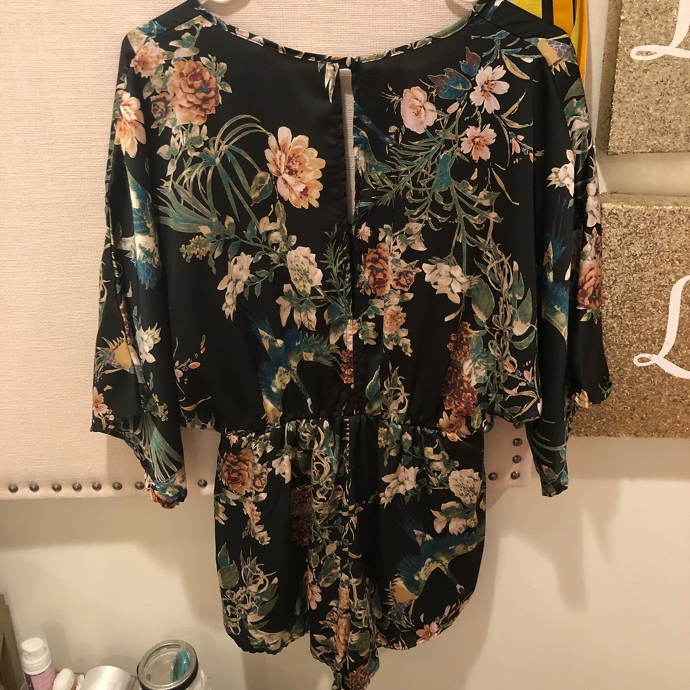 Short Sleeve Floral Romper - Picture 2 of 3